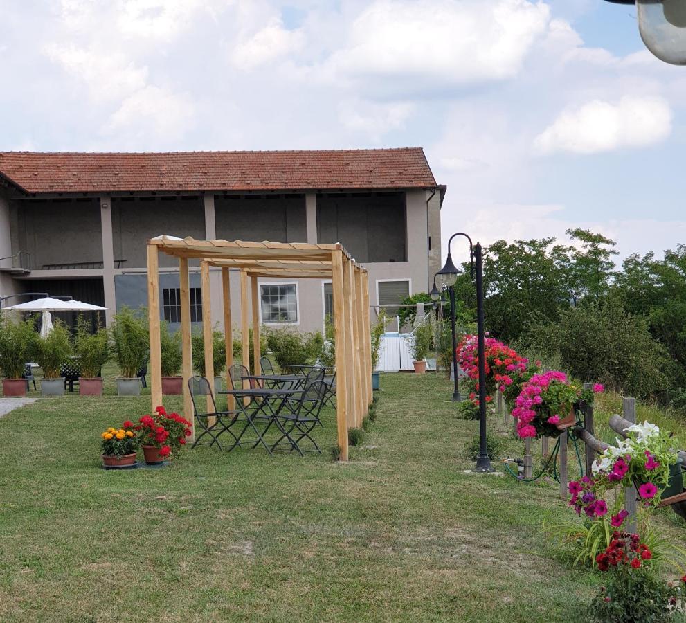 Cascina Brichat Alta Langa Serravalle delle Langhe Exteriör bild